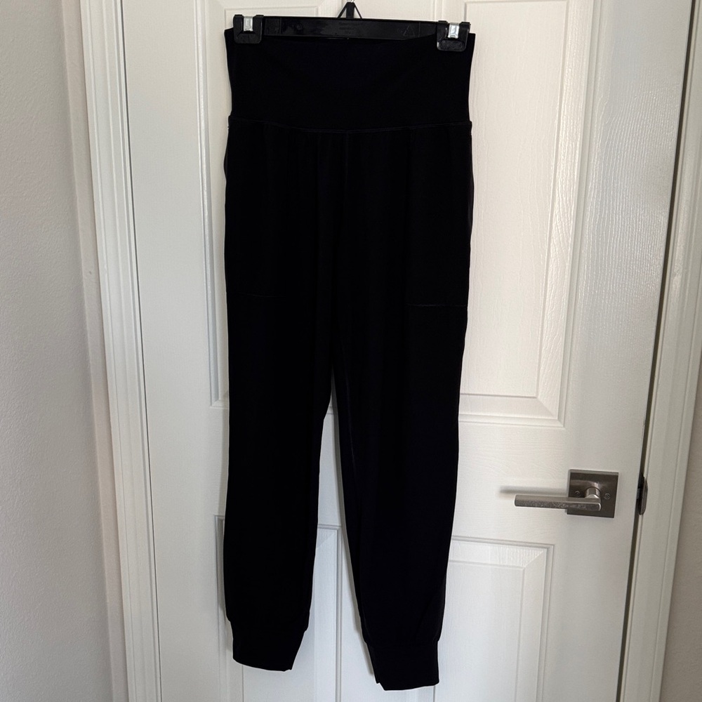 Athleta Salutation Black Joggers S/P
